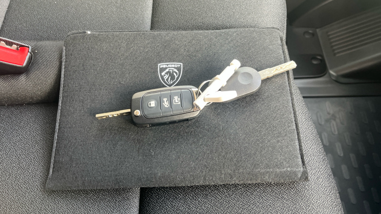 Peugeot Boxer 3500 L2 Diesel 2.2 BlueHDi 140 H1 Van Professional